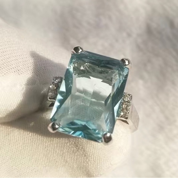 Markle Inspired Vibrant Blue Crystal Princess Ring - Picture 8 of 15